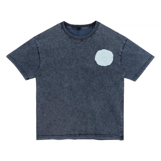 Front view of blue t恤 featuring Blue Lace Bloom Denim Washed Tee