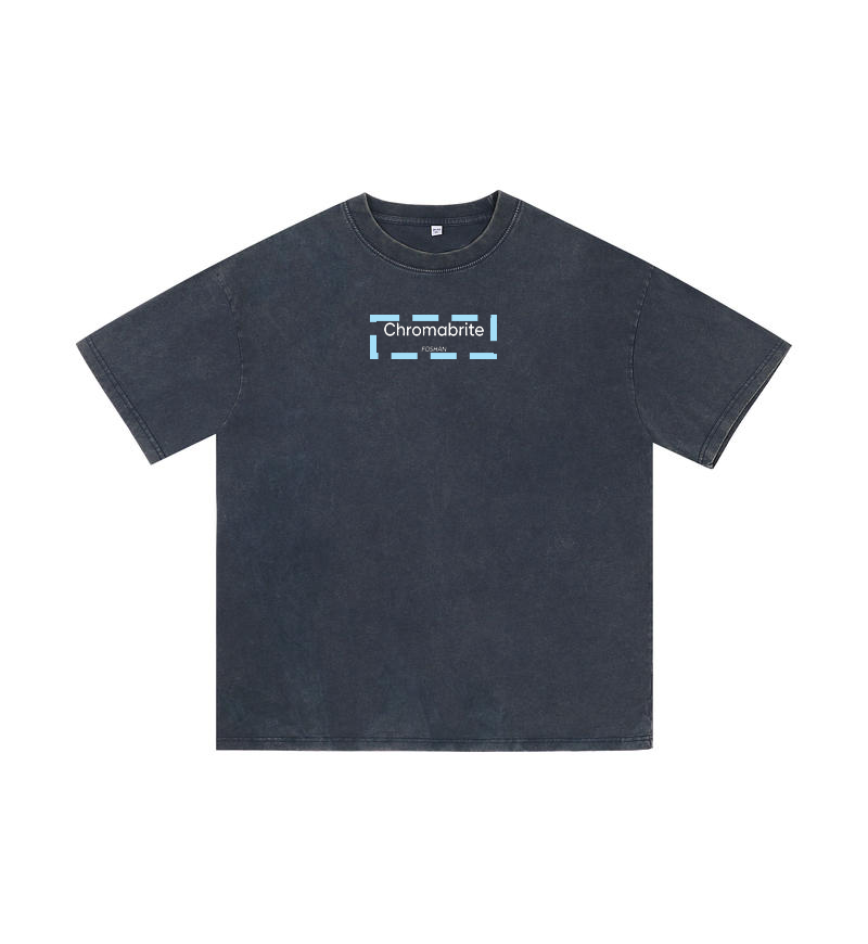 ChromaBrite Vintage Acid-Wash Oversized Graphic T-Shirt – "進行中" Wireframe Polyhedron Streetwear Unisex Tee ChromaBrite Clothing